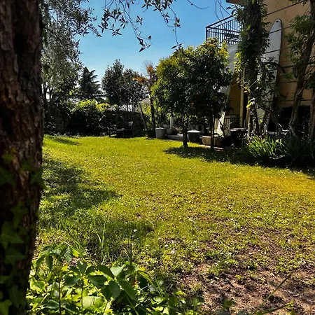 Welcome Traveller Laurence Garden Apartments Apartment
