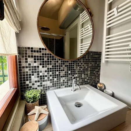 Welcome Traveller Laurence Garden Apartments Apartment